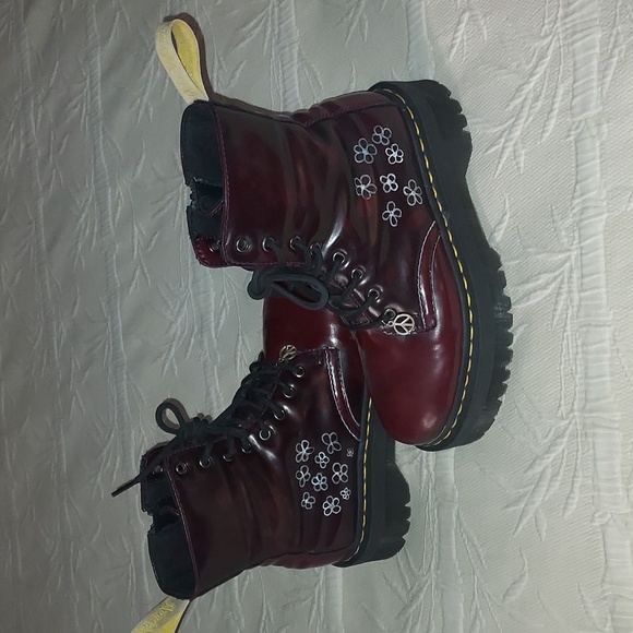 COPY - Dr. Martens Air Wair Boots - Picture 2 of 13